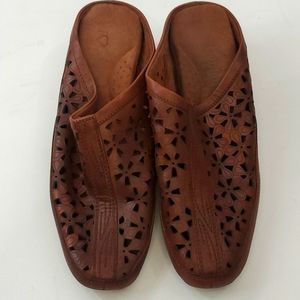 I love comfort and love leather shoes size 8.5